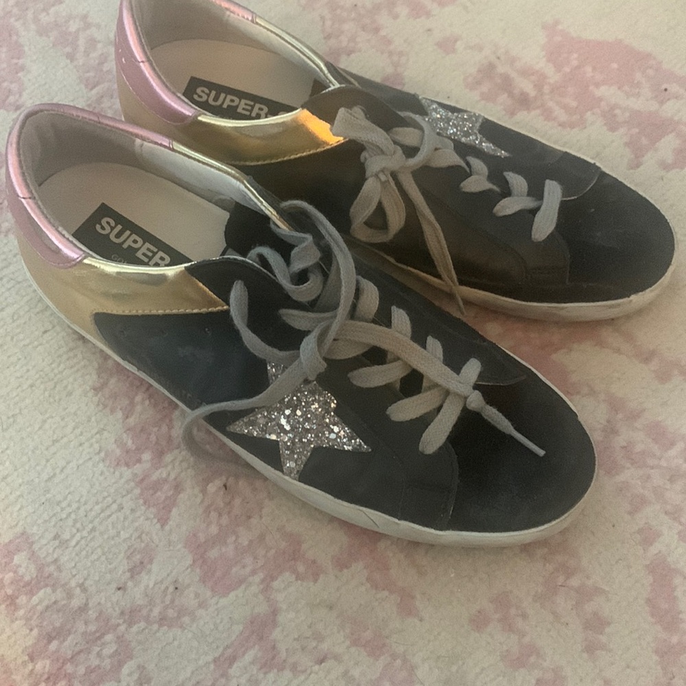 Golden Goose Slides worn once beautiful sneakers.